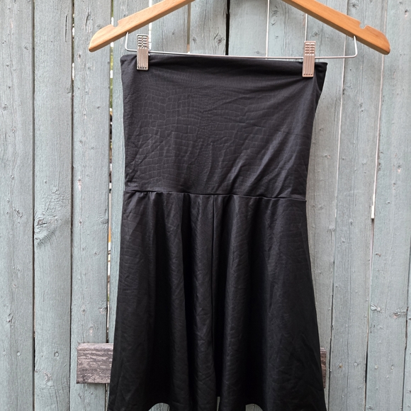 American Apparel Dresses & Skirts - American Apparel Black Fit and Flare Knee-Length Skirt